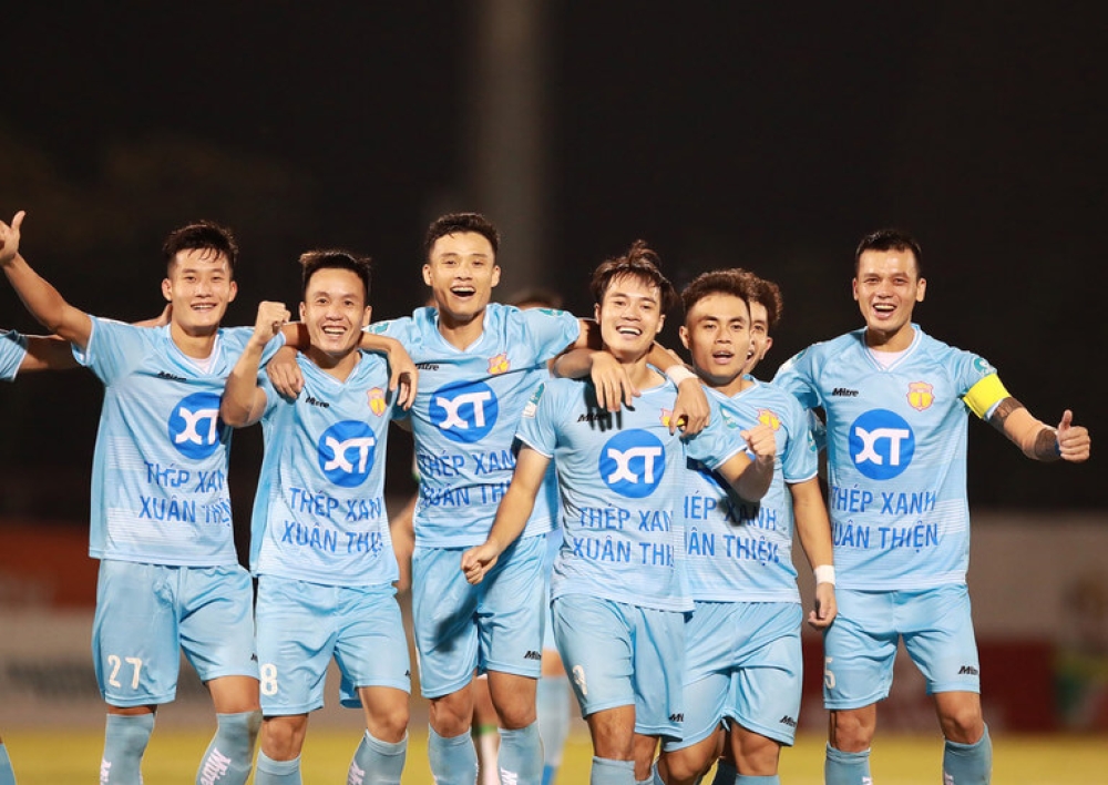 CLB Nam Định giành trọn giải thưởng V-League tháng 10